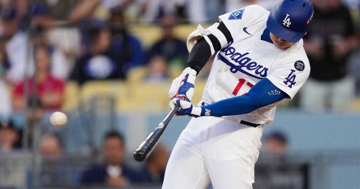 Ohtani homers to lead off Dodgers' NL Wild Card opener