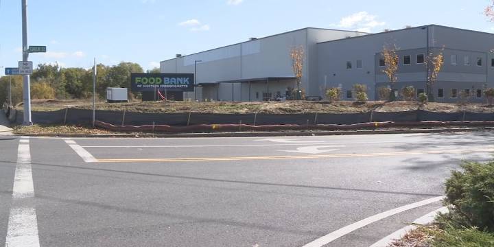 Government shutdown creating uncertainly for food pantries