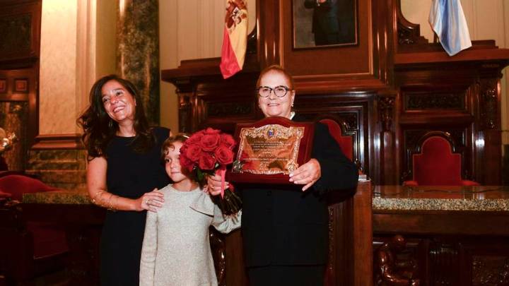 Rosa Otero recibe el título de Hija Adoptiva de A Coruña