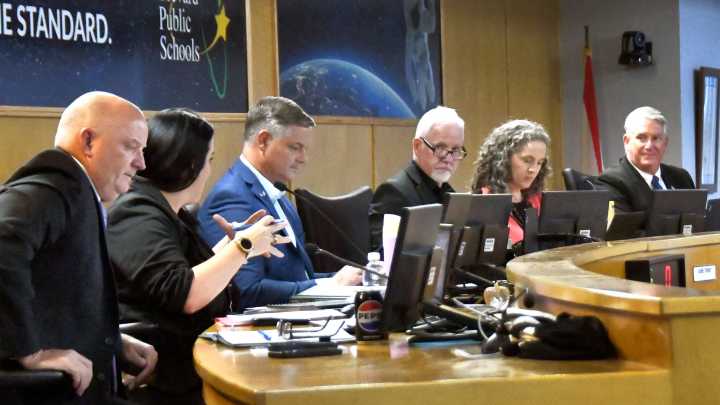 Live: Cape View parents to call on school board to keep school open