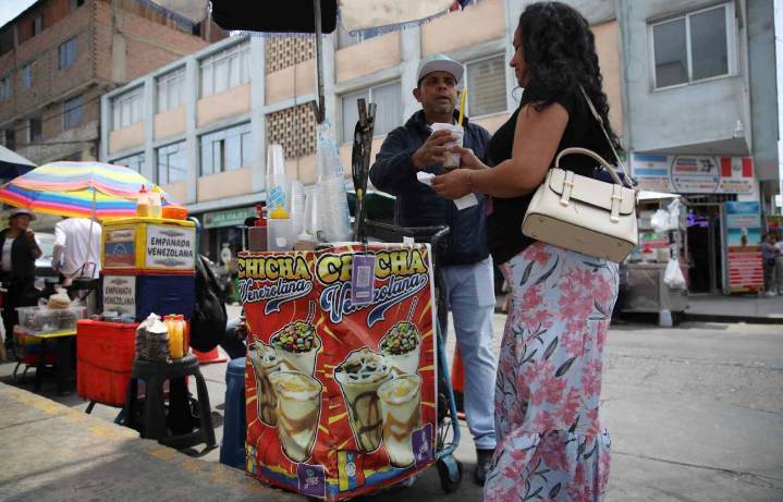 Migración venezolana crea un mercado de consumo de 10.500 millones de dólares en América Latina