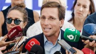 El edificio se derrumbó por acumulación de material de obra, lo confirma el alcalde Almeida