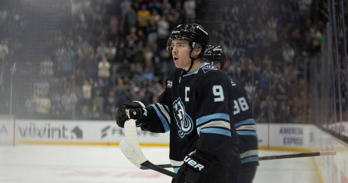 Guenther scores in third period as Mammoth beat Bruins 3