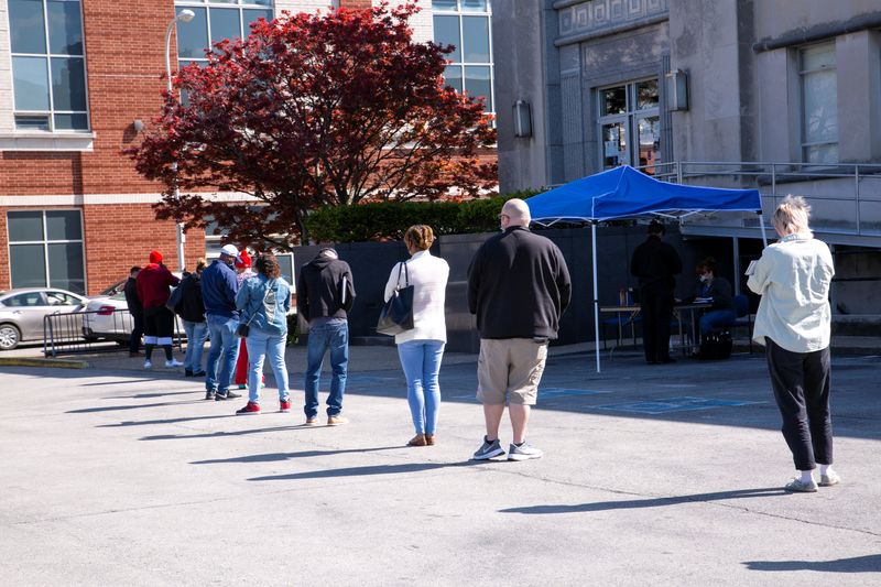 US private payrolls decline in September