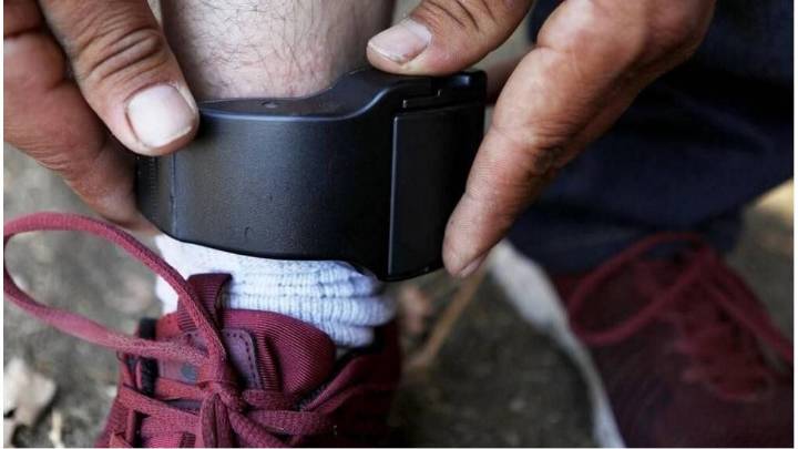 Cómo funciona el nuevo sistema de tobilleras electrónicas que permitirá seguir simultáneamente a agresores y víctimas