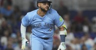 Blue Jays shortstop Bichette making progress, but still day to day with knee injury