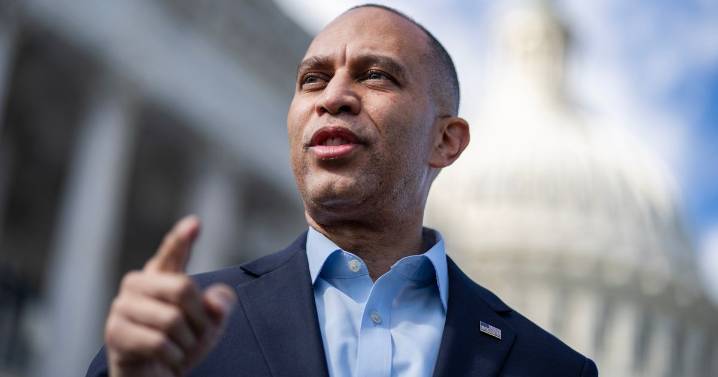 Jeffries Endorses Mamdani in the Most Tepid Way Possible