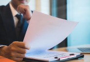 Indagación por posibles irregularidades en contratos de bienestar social para los funcionarios de la Policía .
