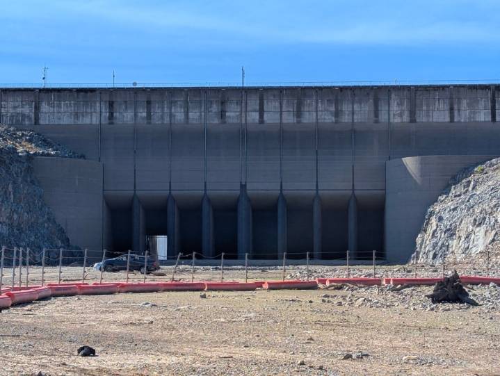 Lake Oroville’s water level is falling