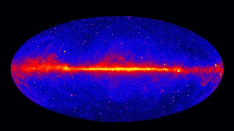 Los científicos creen que el misterioso brillo de nuestra galaxia podría provenir de materia oscura. ¿Qué significa eso?