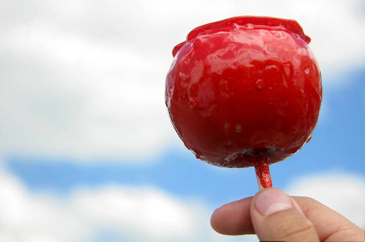 Bite into the 10 best candy apples in Upstate NY, from fair classics to gourmet creations