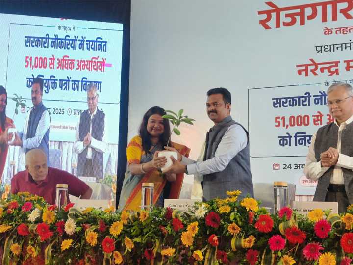 MoS Kamlesh Paswan inaugurates 7th Employment Fair in BHU