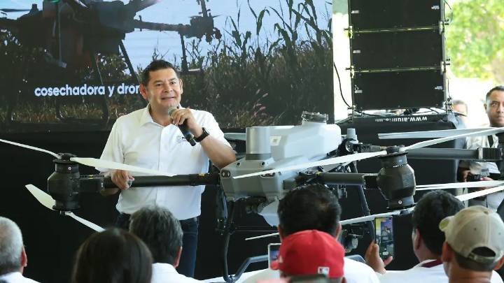 Armenta anuncia ampliación de carreteras y pavimentación entre Ixcaquixtla y Acatlán de Osorio