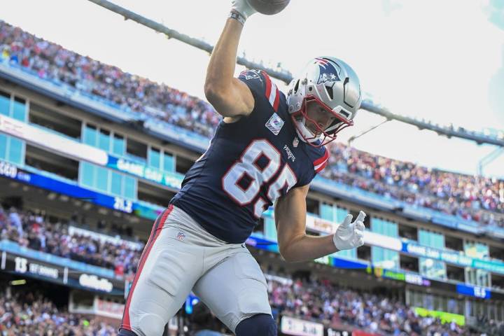 Deadspin | Drake Maye (3 TDs) helps Patriots extend win streak to 5 vs. Browns