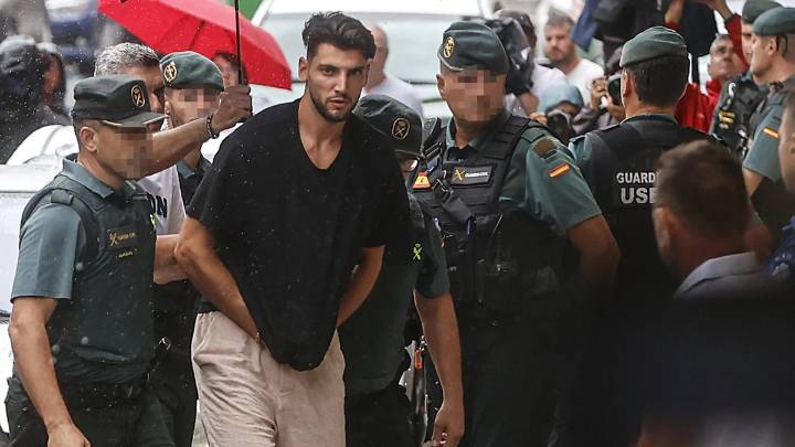 El futbolista del Elche Rafa Mir, procesado por un delito de agresión sexual
