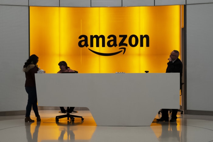 Massive Amazon cloud computing outage disrupts Snapchat, Robinhood, many other online services