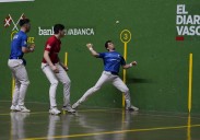 Ibarluzea se lleva de Leitza un pelotazo en el cogote y el triunfo