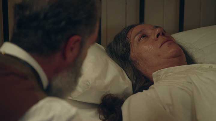 El doctor de La Promesa da su diagnóstico sobre la enfermedad de Petra: "La señora Arcos va a morir"