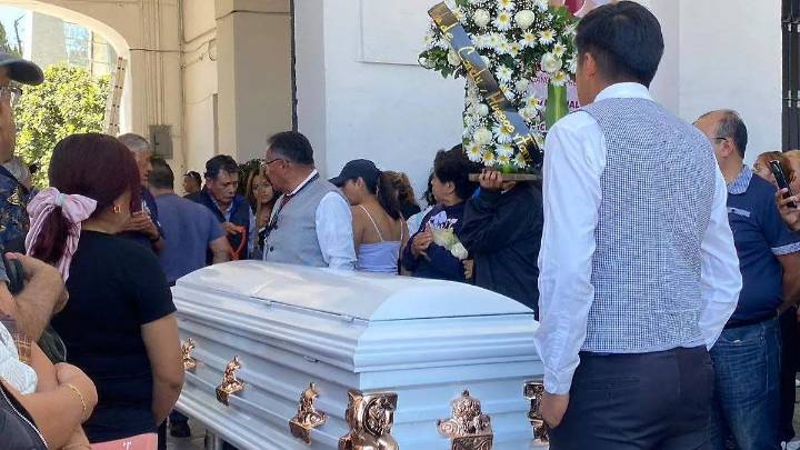 Con ambiente sonidero, dan último adiós a Medio Metro de Puebla