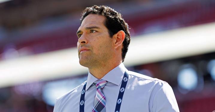 Former NFL quarterback Mark Sanchez charged with felony battery, prosecutor says