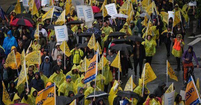 Striking B.C. public service workers expand pickets again to more liquor stores