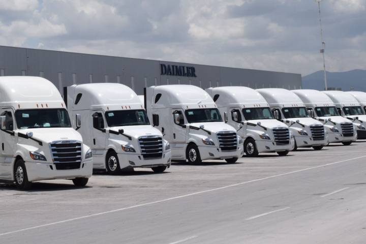 Camiones hechos en Saltillo libran aranceles de Trump