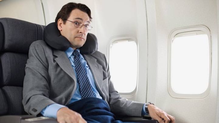 Qué hacer en momento clave que pone ‘los pelos de punta’ a pasajeros de avión: no es ni en el despegue ni en el aterrizaje