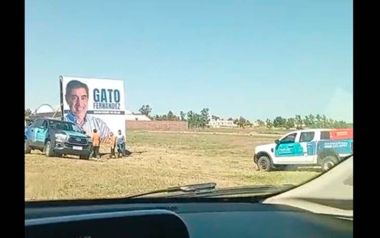 Se calienta la campaña: Sacaron al Gato del costado de la banquina