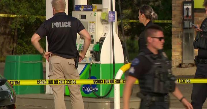 Man stabbed multiple times in the neck inside Roseville gas station, police say
