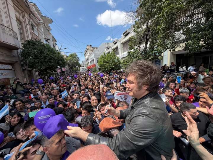 Tras su breve paso por Santiago del Estero, Javier Milei ya está en Tucumán...