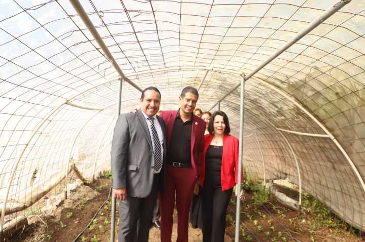 Inauguran huerto pedagógico y micro invernadero en Calera