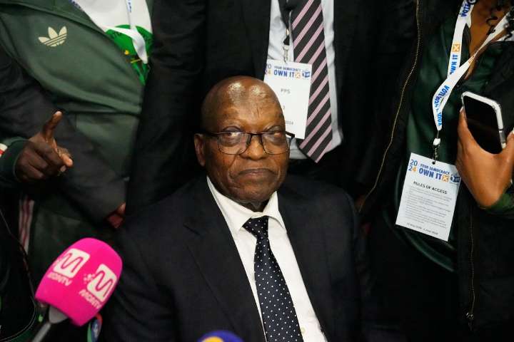Un tribunal ordena al ex presidente de Sudáfrica devolver 1.6 millones de dólares al Estado