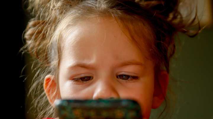 La fórmula 'molona' de Isabel y Daniel para ser padres en la era digital (sin que las pantallas te roben a tus hijos), este sábado en Badajoz