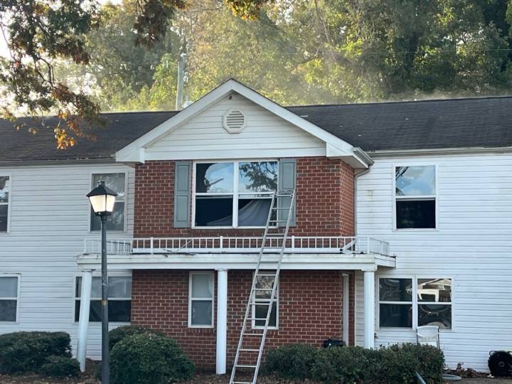 Norfolk Fire-Rescue investigates apartment fire at Mariner's Watch