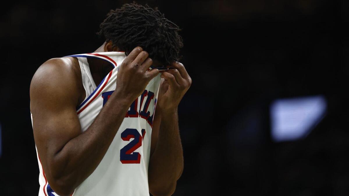 Joel Embiid looks like a shell of himself during 20 painful minutes in 76ers' season