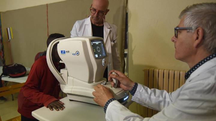Sanidad concederá ayudas de hasta 100 euros para la compra de gafas y lentillas: así se solicitan y a quiénes beneficiarán