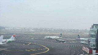 AICM normaliza vuelos tras suspensión temporal por banco de niebla