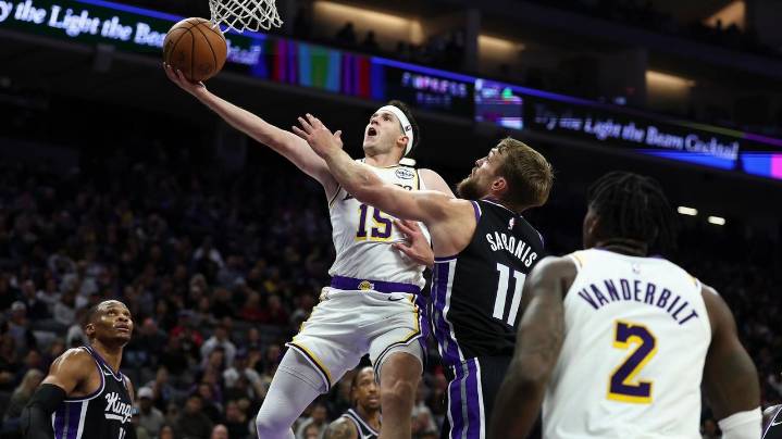 Reaves has career night as Lakers beat Kings without Luka, 127