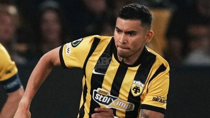 Orbelín Pineda brilla con doble asistencia en goleada de AEK Atenas en Conference League