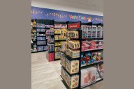 Toys“R”Us opens seasonal holiday shop at Lakeside Shopping Center