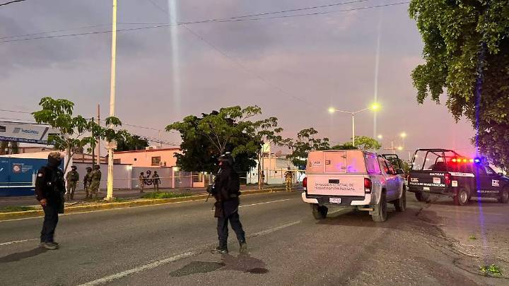 Confusión entre policías y guardias nacionales desata balacera en Culiacán, hay un muerto