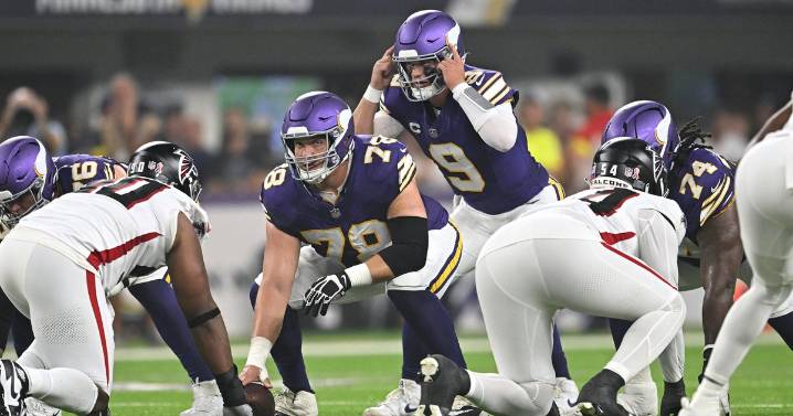 Vikings place center Ryan Kelly on injured reserve with concussion
