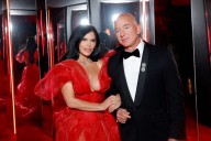 'Has Jeff Put on Weight?': Jeff Bezos Seen ‘Dragging’ Lauren Sánchez Through Paris, But One Tiny Detail In the Video Has Fans Doing a Double Take