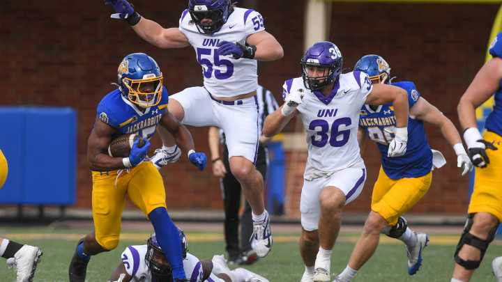Jackrabbits pull away for road win