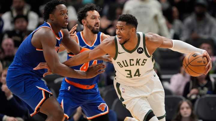 Giannis silences rumors with powerful Bucks promise before slamming shut Knicks trade reports