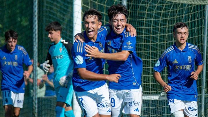 VÍDEO | La saga de los Cazorla lidera al Real Oviedo en la goleada al Sporting en el derbi de Liga Nacional