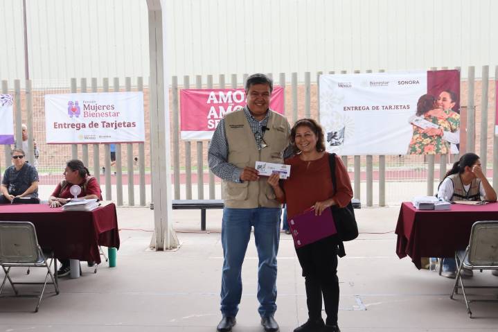 Comienza la entrega de tarjetas del bienestar