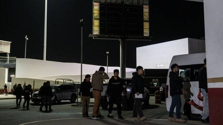 Cifra de indocumentados que intentaron ingresar a EU por México cayó cerca de 80%