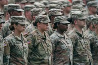 “Ninguna de nosotras pidió jamás un trato especial”: veteranas del ejército de EE.UU. responden al secretario de Defensa, Pete Hegseth