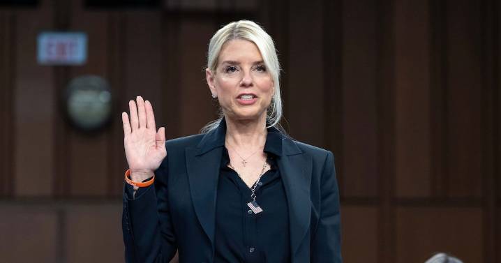 Pam Bondi testifies on FBI spying, gun laws and the crime war in Chicago